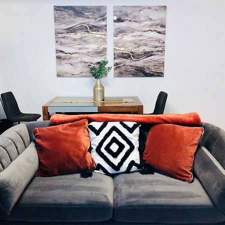 Superbly Located 2 Bedroom Luxury Apartment Bath Extérieur photo
