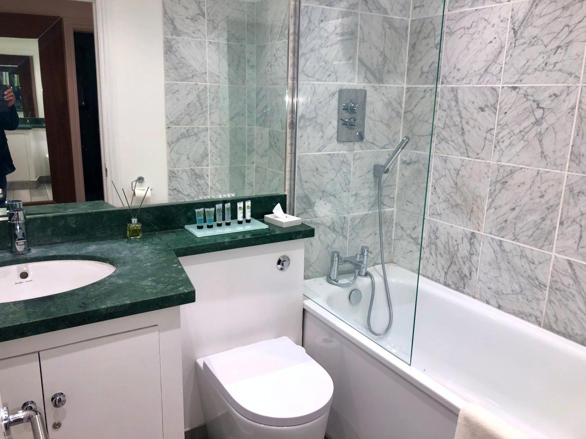 Superbly Located 2 Bedroom Luxury Apartment Bath Extérieur photo